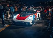 Porsche 911 GT3 R rennsport unveiled (Video)